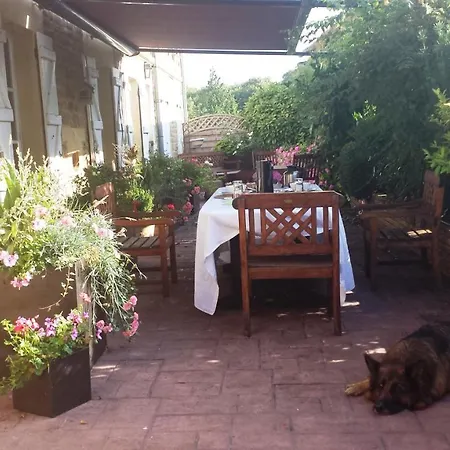 לינה וארוחת בוקר La Ferme De Saint Julien Charleville-Mézières